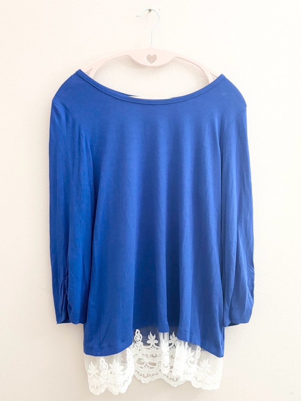 5/$15 🩷 New Directions Royal Blue Long Sleeve Top with White Lace Hem